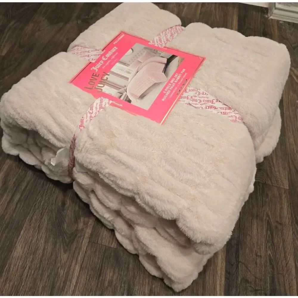 Juicy Couture‎ Ruched Faux Rabbit Fur 3-PC Full/Queen Comforter Set